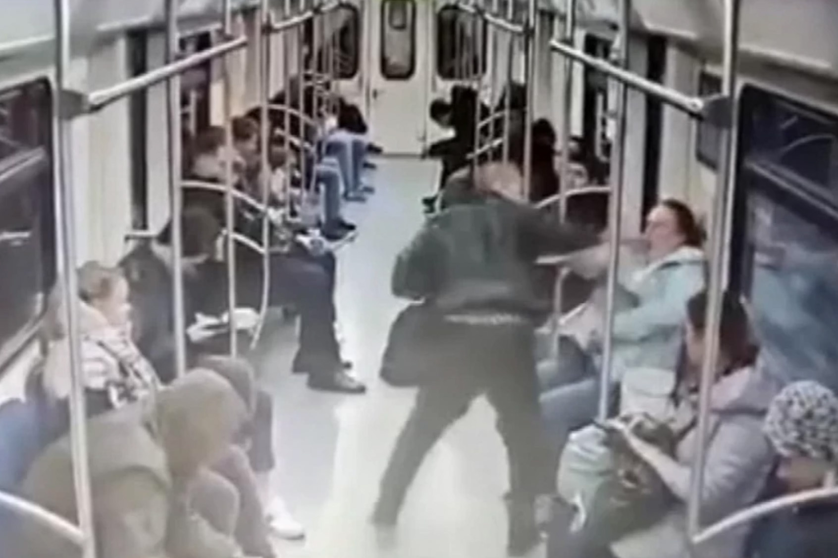 Нападение на женщину в метро