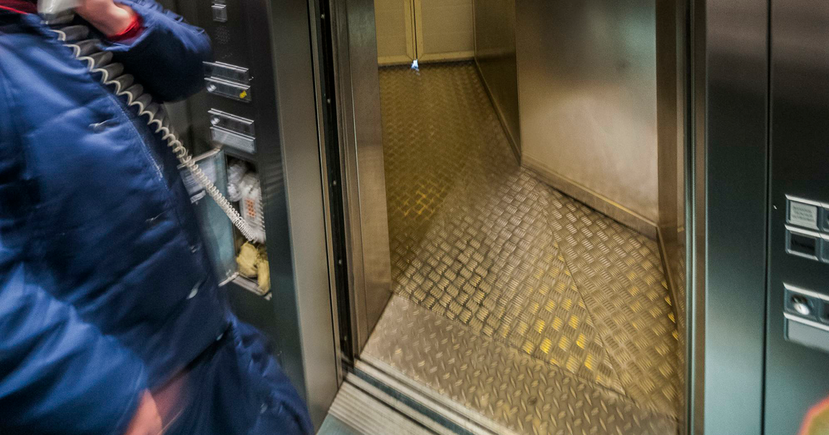Включи лифт 3. Падающая кабина лифта.