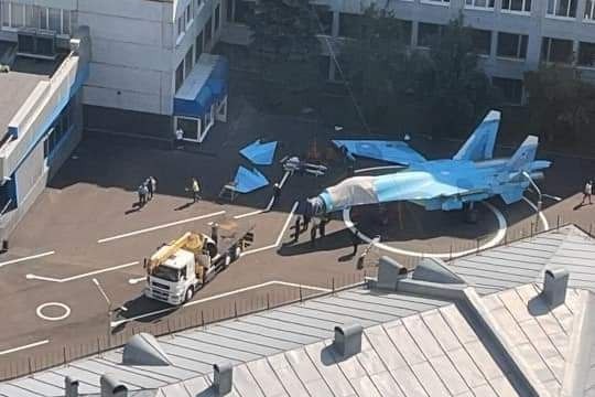 Россияне заметили сборку самолета посреди Москвы