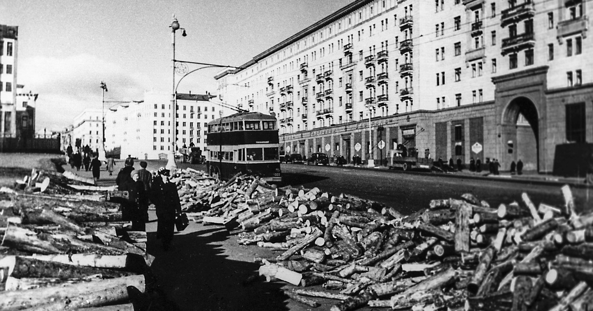 Фото москвы 1941. Москва 1942 год. Тверская улица 1941 год. Москва осень 1941. Москва 1942 год фото.