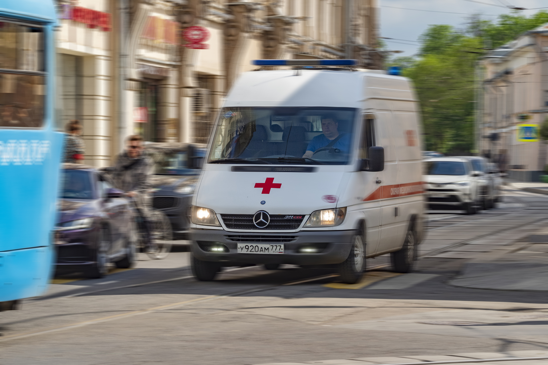 Водитель автомобиля скончался за рулем в Москве