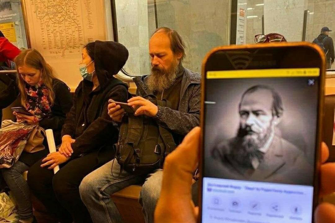 В московском метро заметили двойника Достоевского