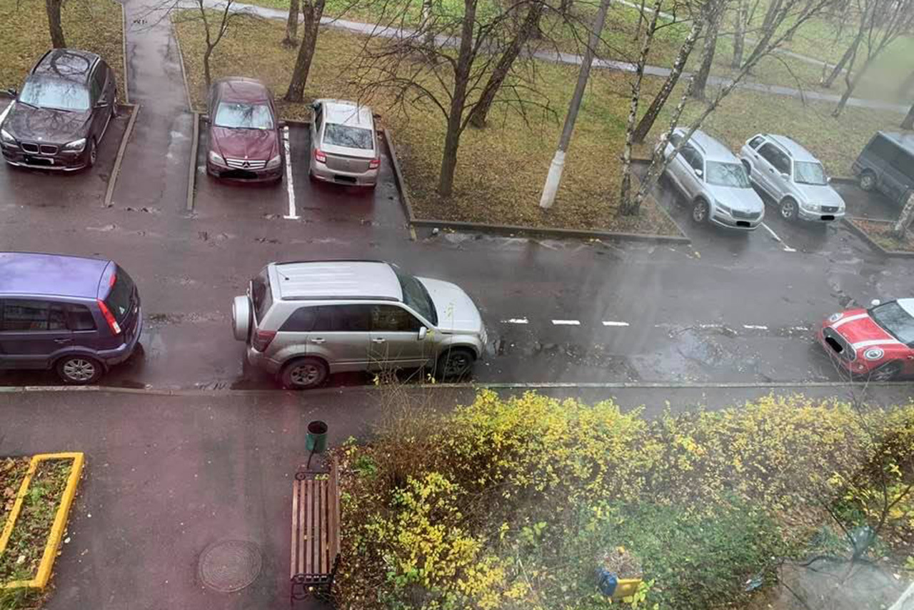 Россиянка пожаловалась на неправильную парковку и возмутила пользователей сети