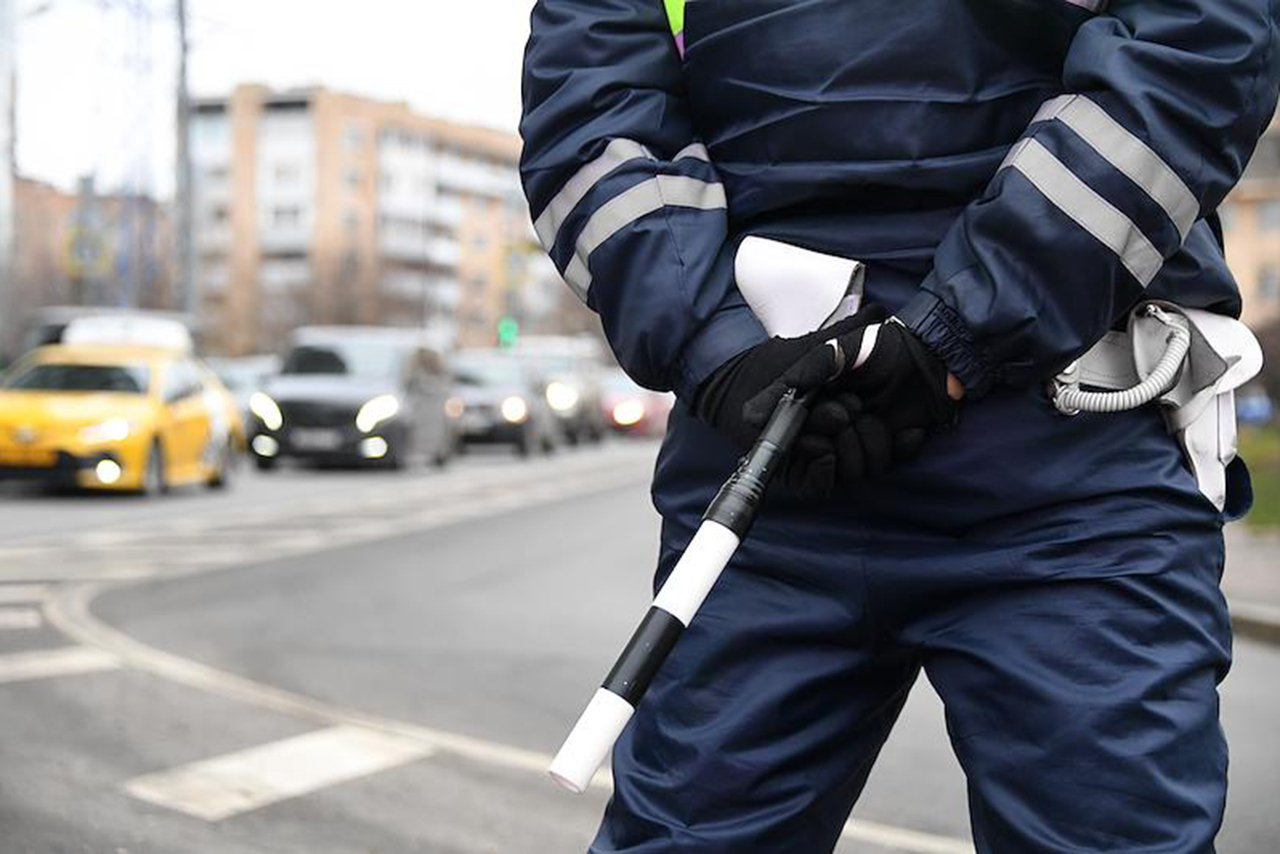 У московского таксиста в машине обнаружили огнестрельное оружие