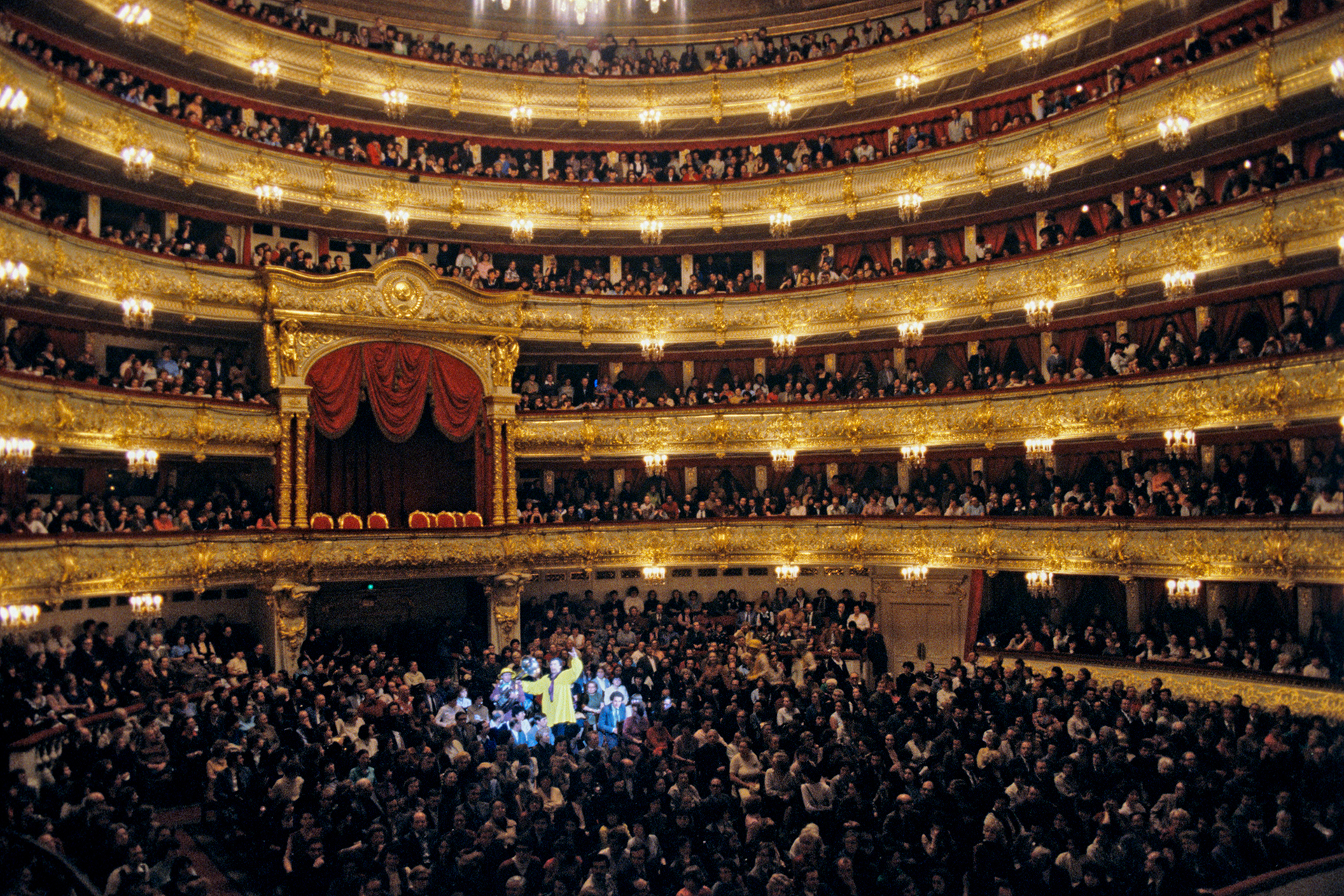 Сцена из спектакля «Маяковский начинается» в зрительном зале Государственного академического Большого театра СССР, 1983 год