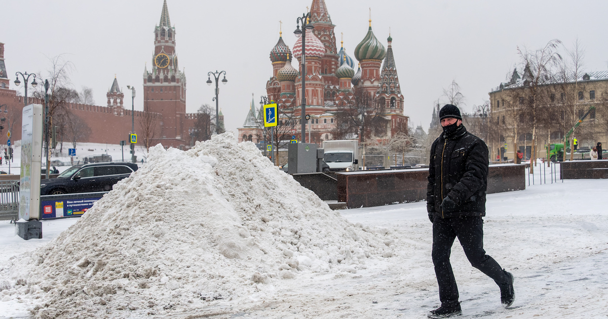 Каким будет январь в москве. Москва снегопад 2021. Снег в Москве. Сугробы в Москве. Сегодняшний снегопад в Москве.