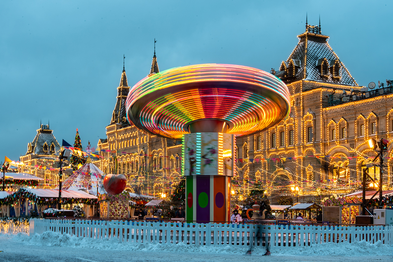 Россияне посчитали цены на новогодней ярмарке в центре Москвы завышенными