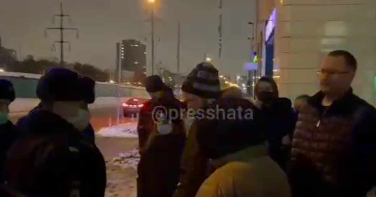 Жильцы московского ЖК устроили сход после нападения мигранта на соседку