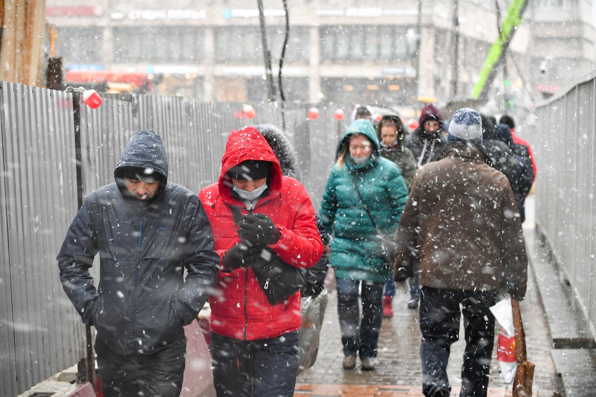 27 30 ноября. Небольшой снег. Метель ожидается в Москве. Снег в Москве 30 ноября 2021. Небольшой снег небольшой снег.