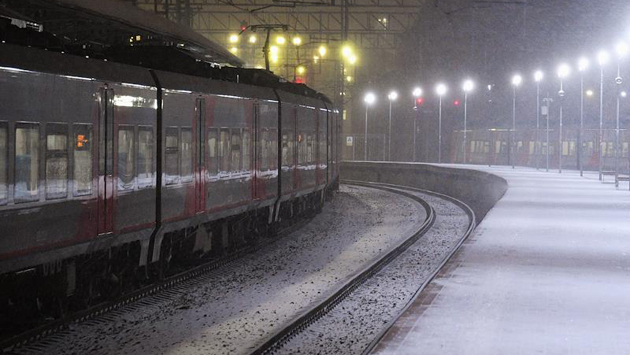 С поезда из Москвы в Петербург сняли влюбленного зацепера