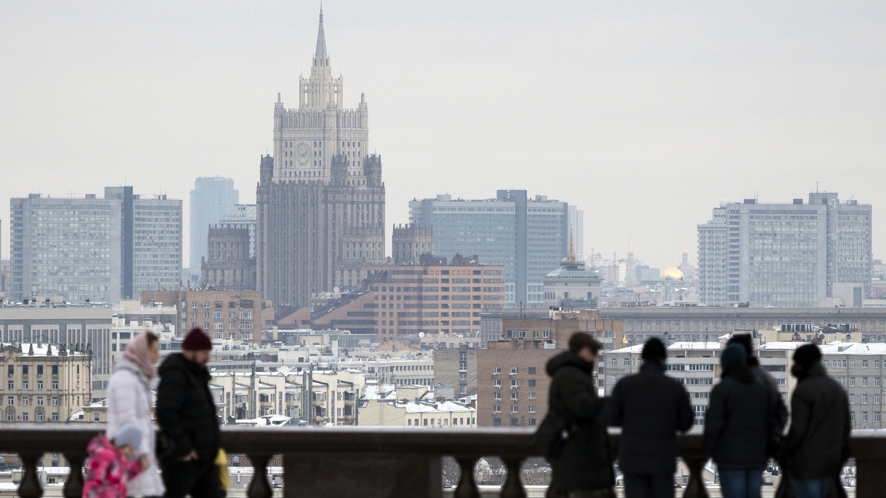 Москвичам пообещали метель и пониженное атмосферное