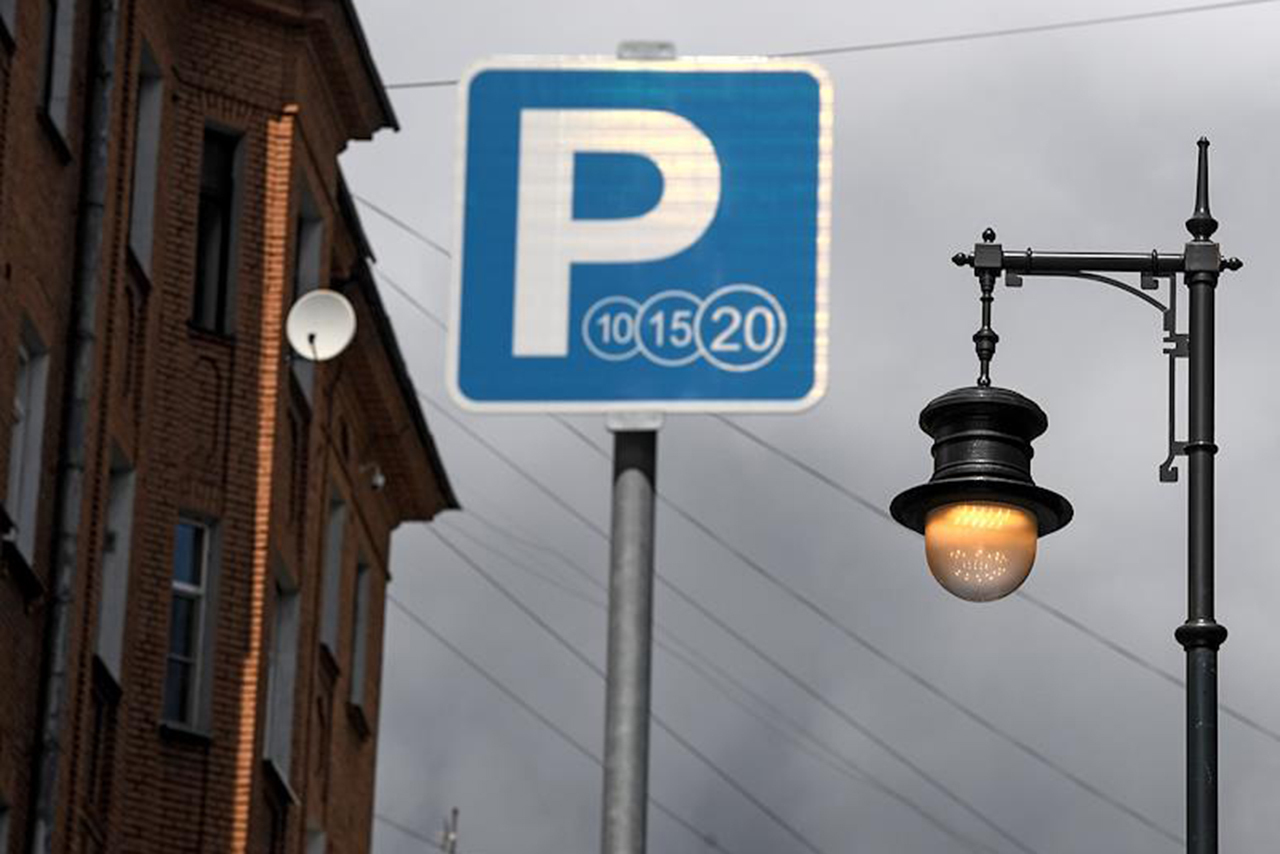 Россиянка рассказала о неожиданно дорогой парковке у дома детства в Москве