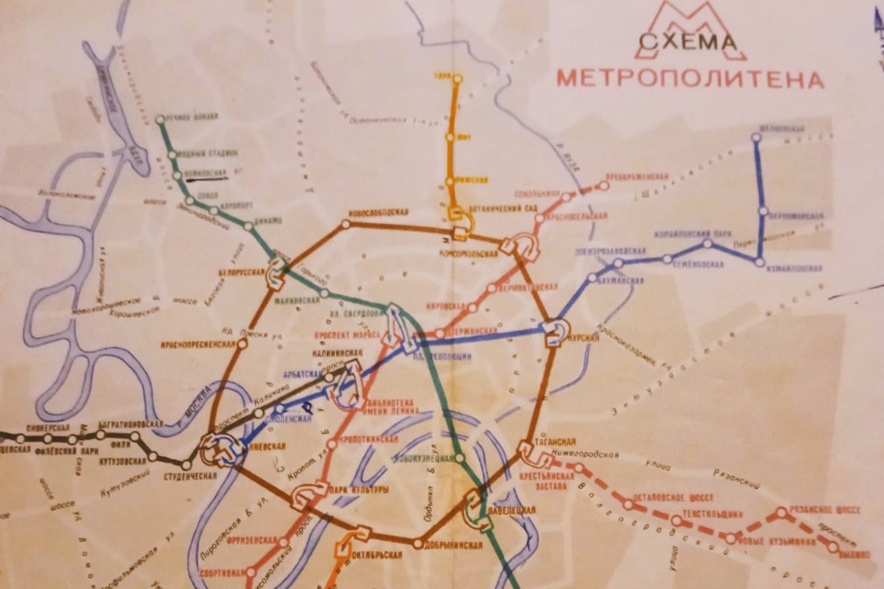 Россиян заинтересовало название станции на старой схеме московского метро