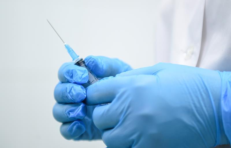 Гинцбург объявил о наборе добровольцев для испытания новой вакцины от COVID-19