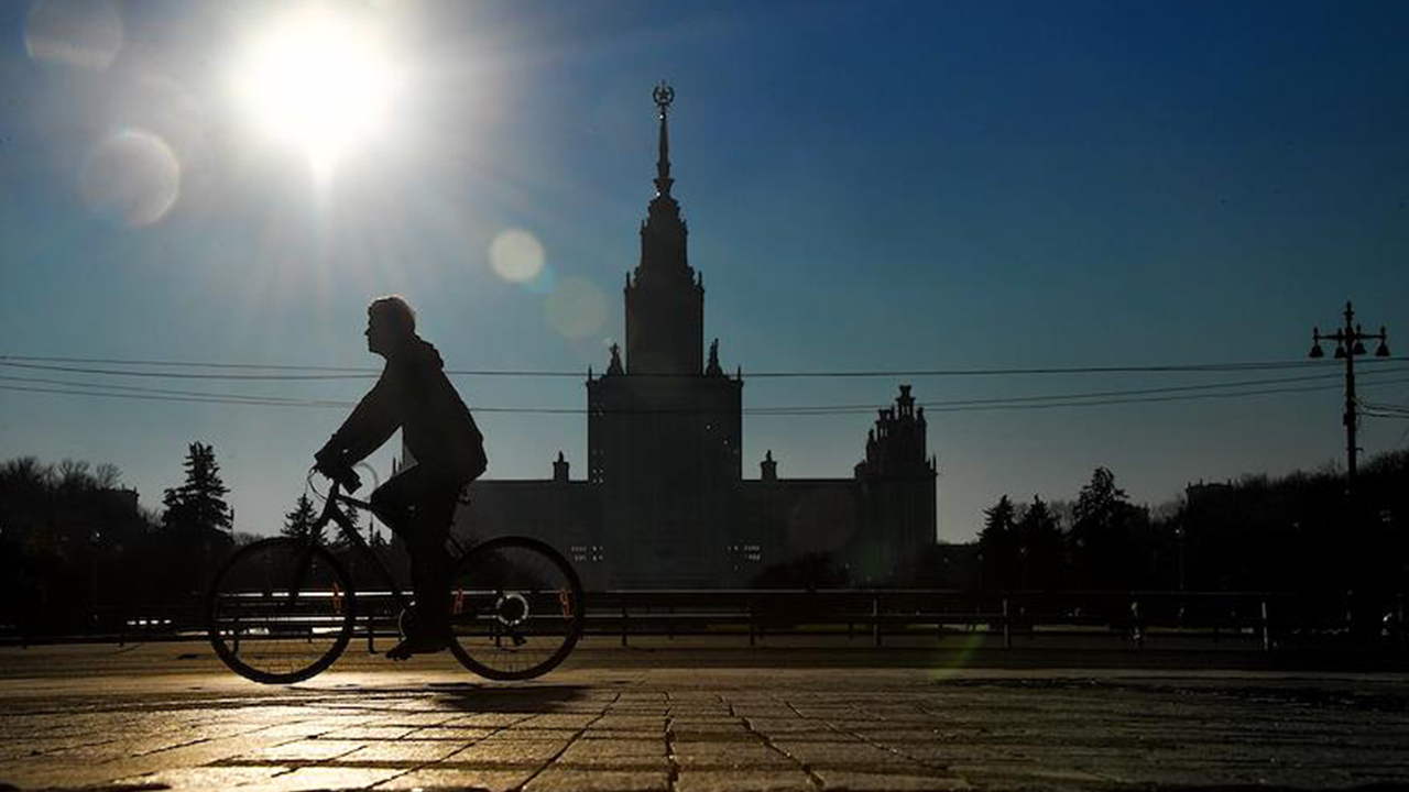 Самый жаркий летний день в москве