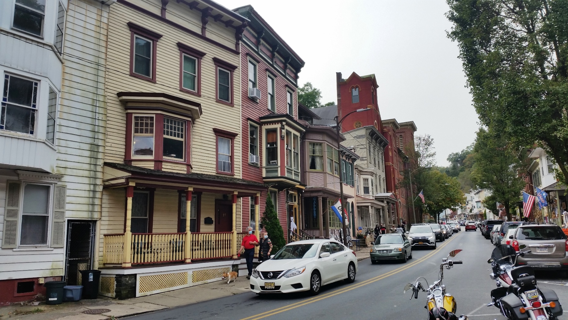 Типичный вид улицы старгоро американского города. На фотографии город Джим Торпе в Пенсильвании.