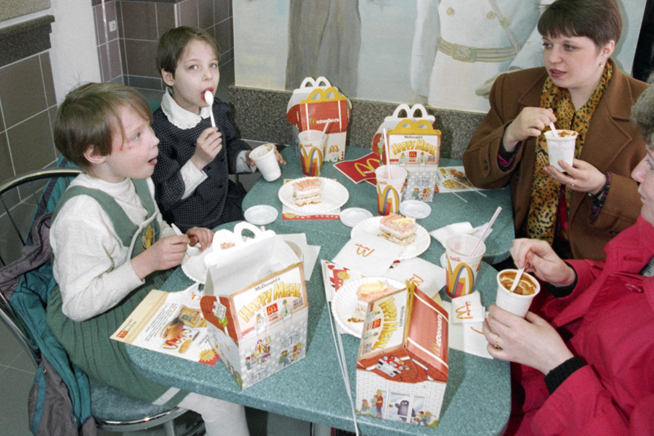 Россияне вспомнили игрушки из детских наборов «Макдоналдса» 1995 года