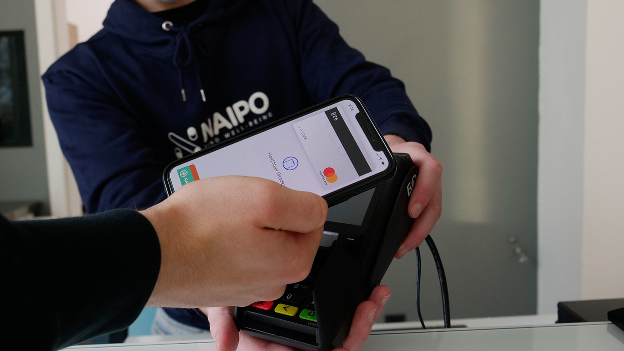 Эксперт прогнозирует рост оборота по картам мир после подключения к apple pay