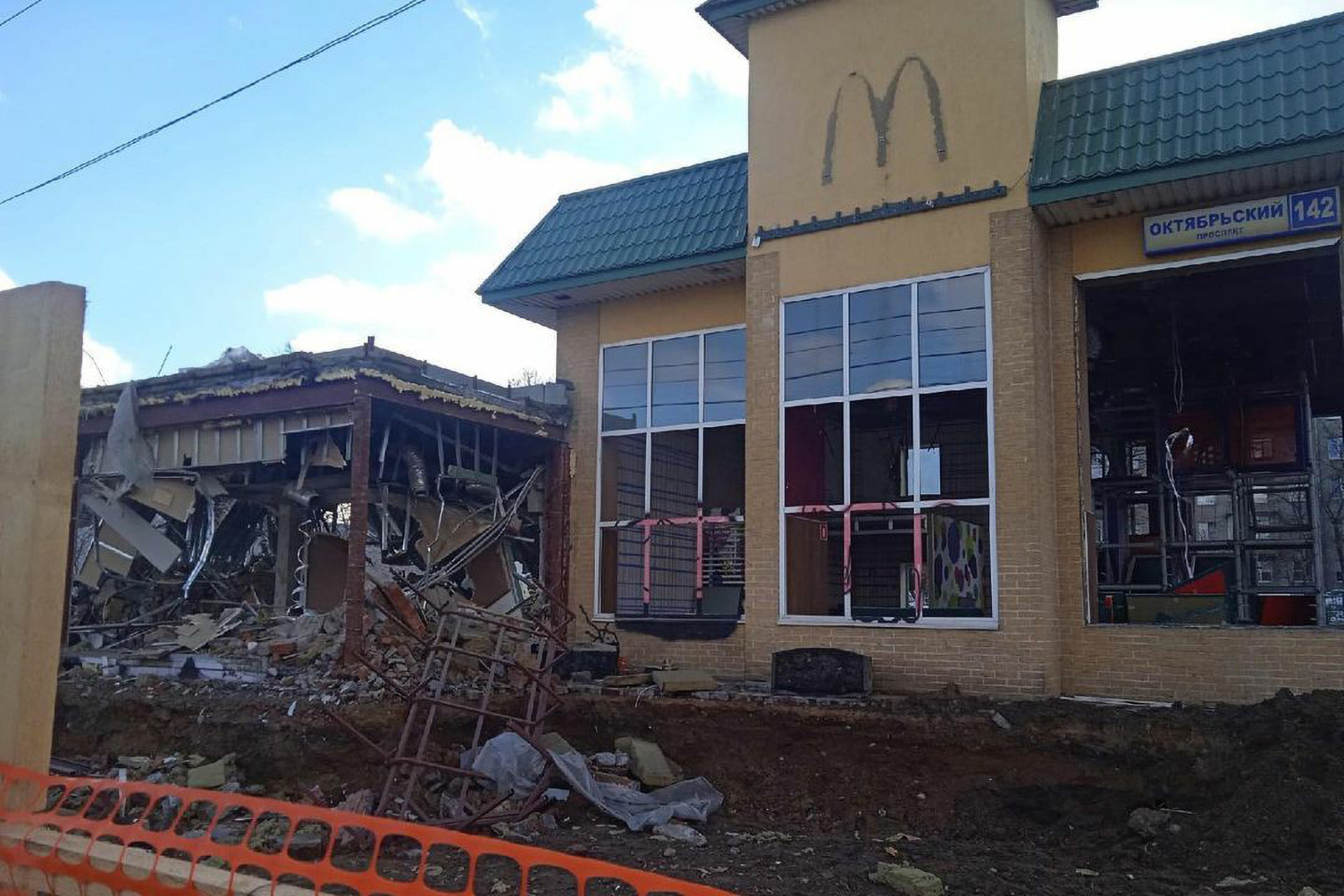 В сети появились снимки снесенного в Подмосковье «Макдоналдса» - Мослента