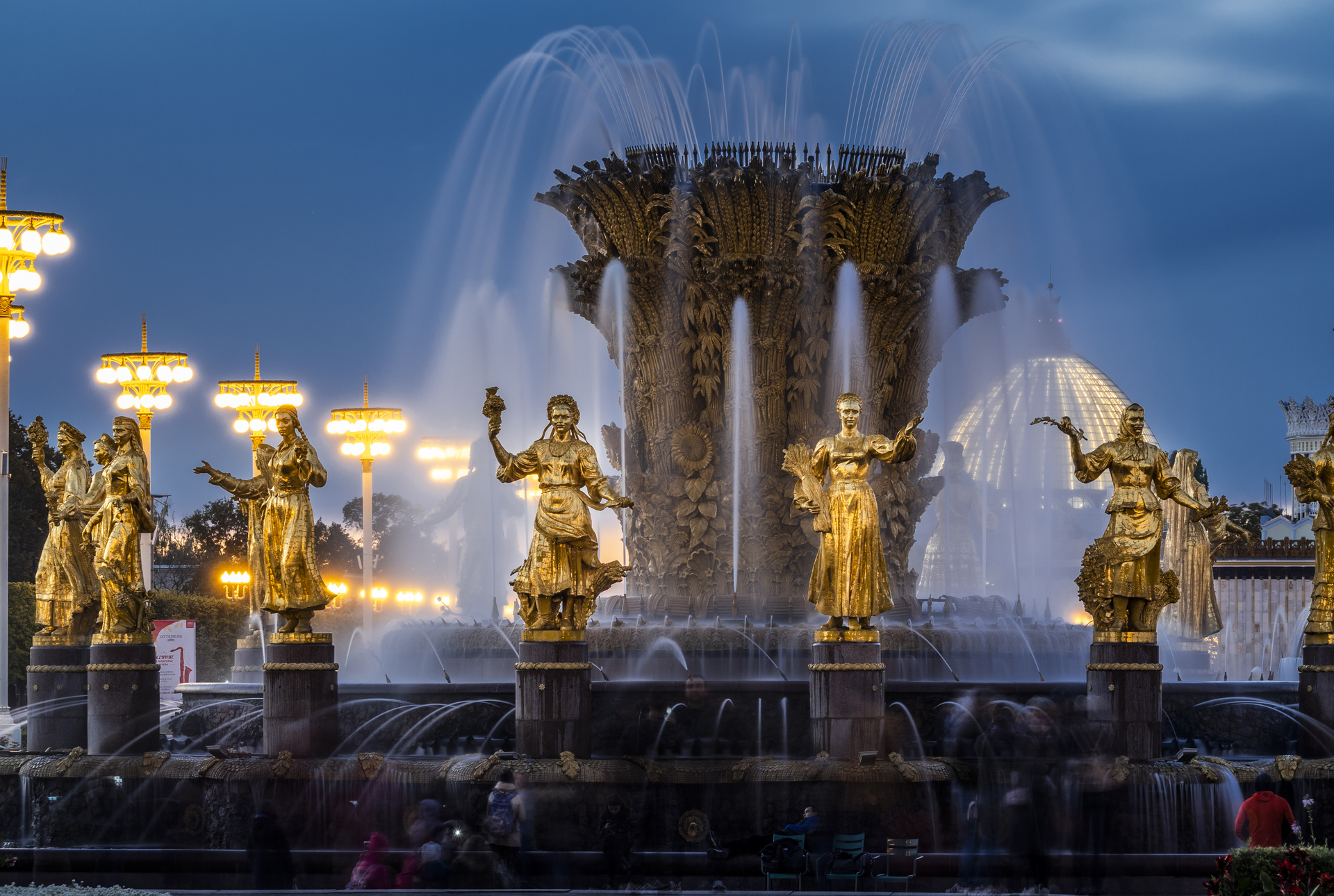 В Москве начали работать фонтаны - Мослента