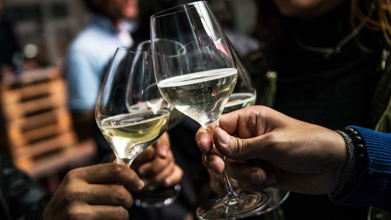 Нарколог назвал опасные народные средства от похмелья - Мослента