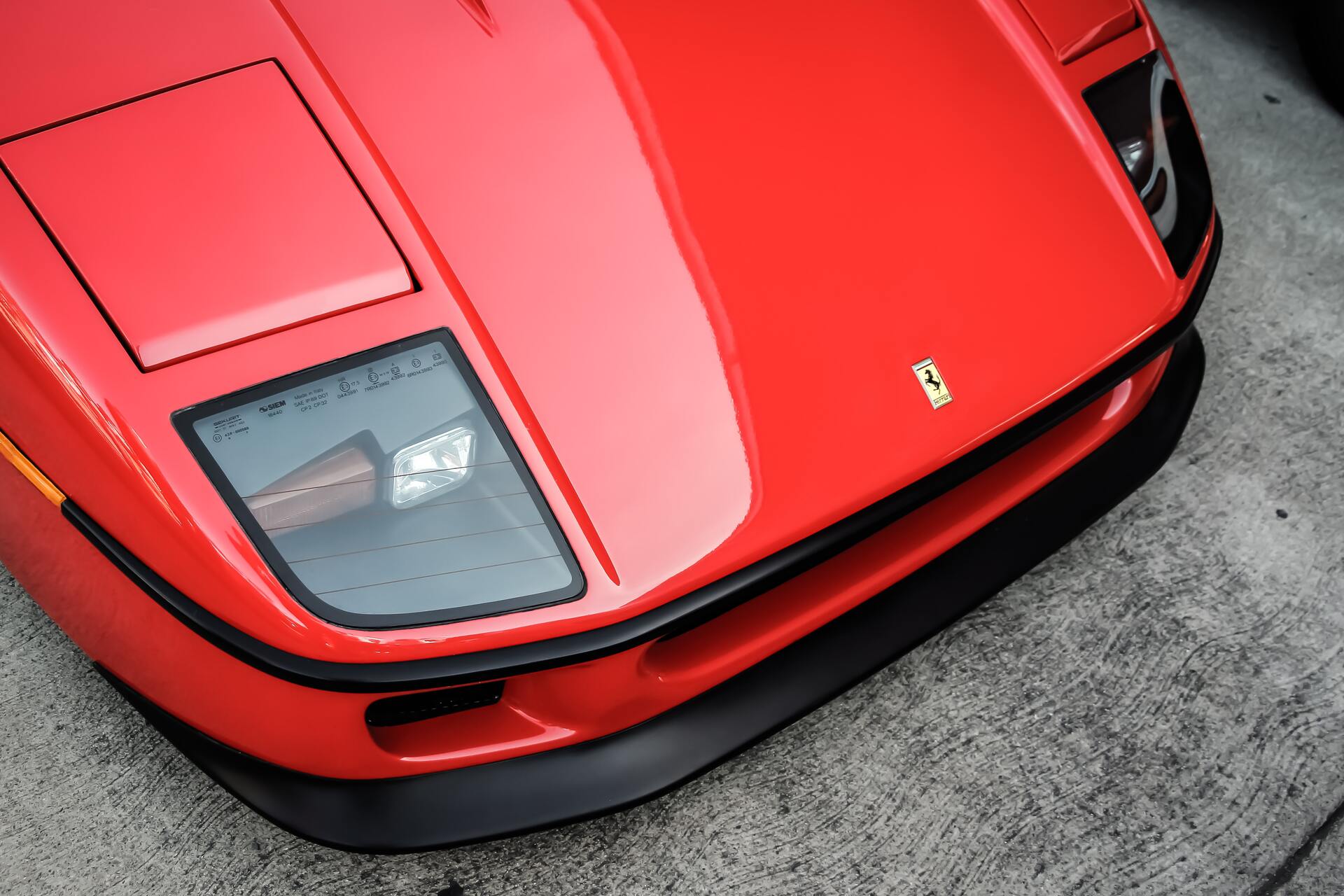 На подмосковной штрафстоянке забыли коллекционный спорткар Ferrari
