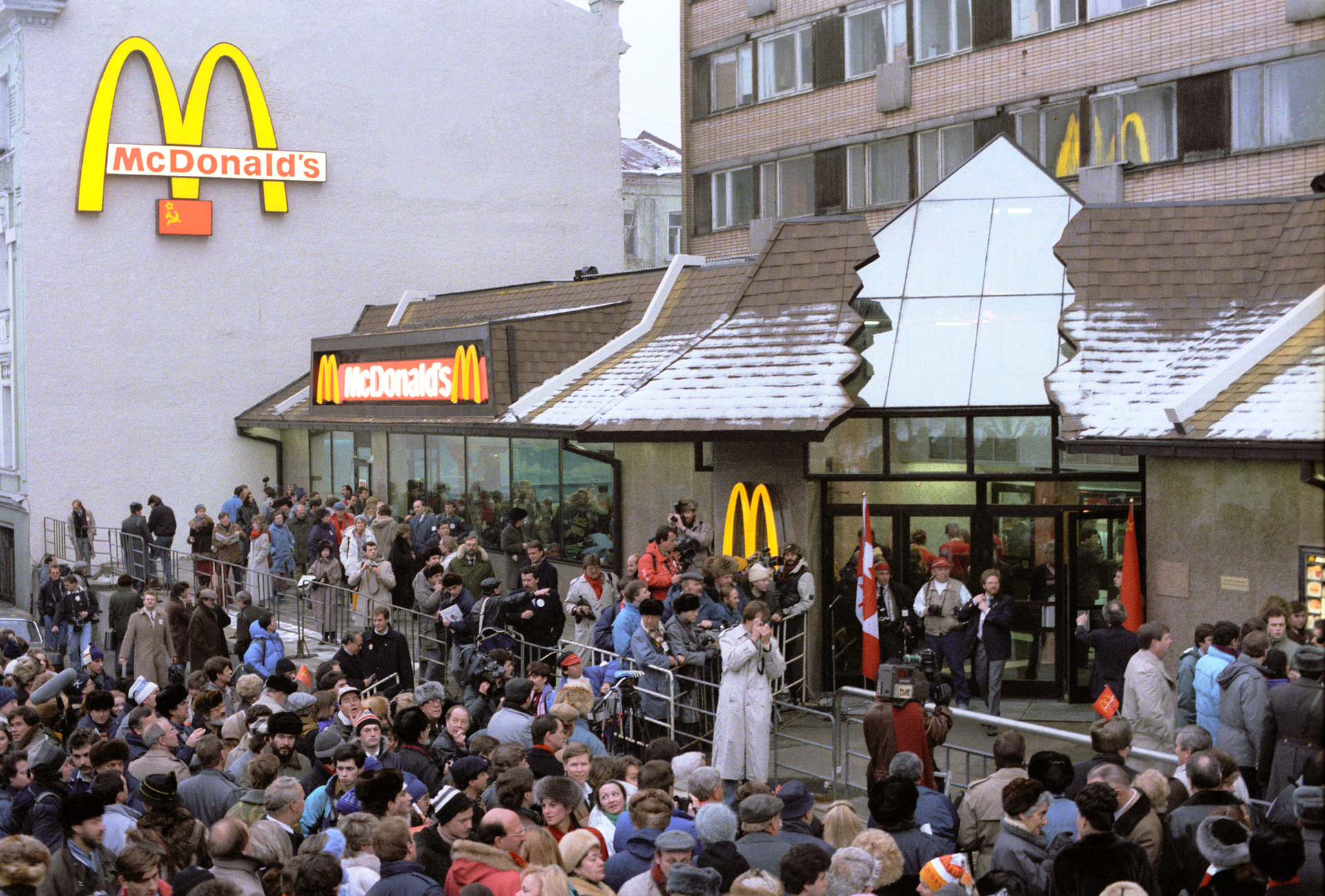 Россияне вспомнили посещение первого «Макдоналдса» в Москве