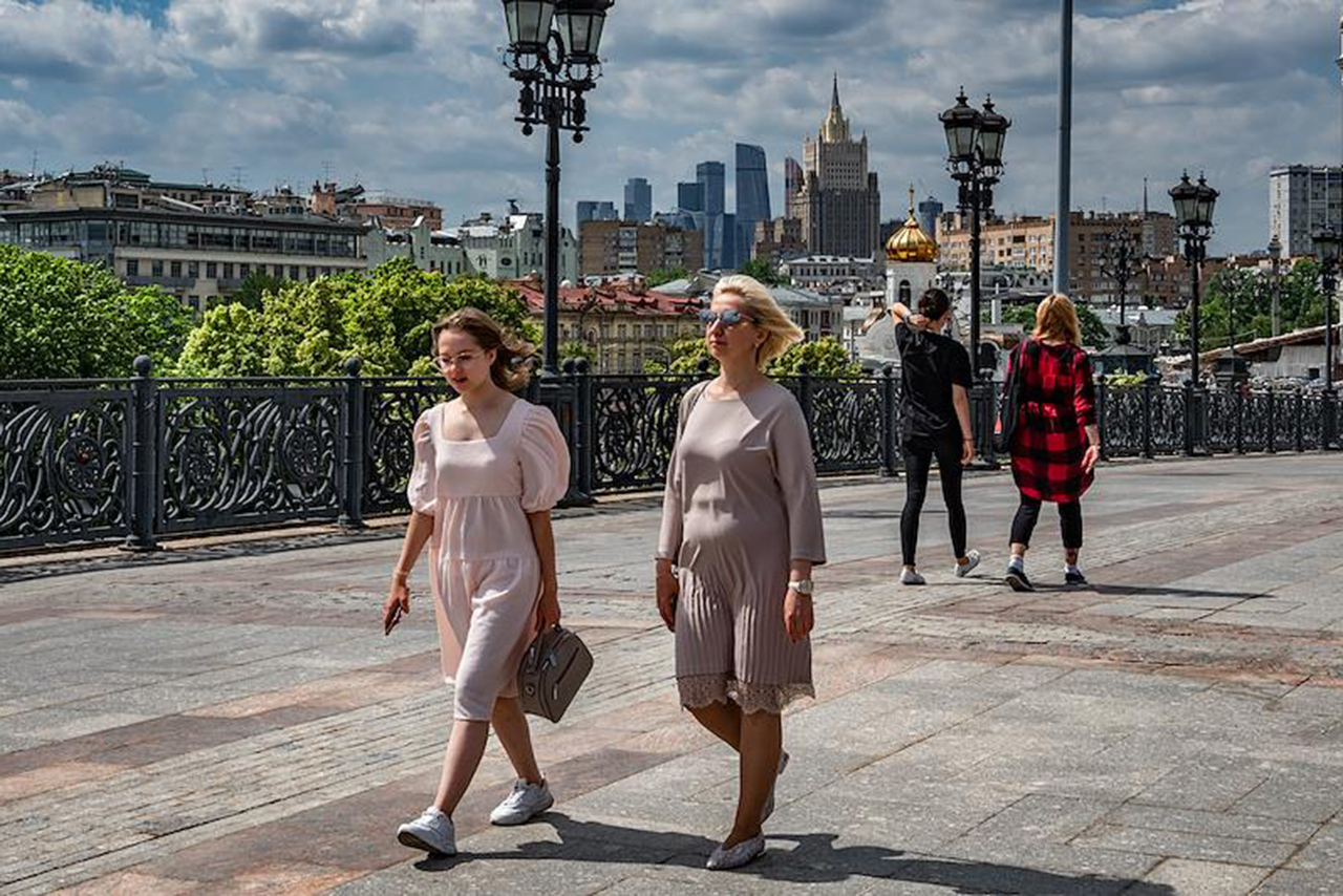 Виден столица. Как одеваются москвичи. Мод на город. Погода в Москве как одеваться. Как одеваются москвичи в повседневной жизни 2022 года.