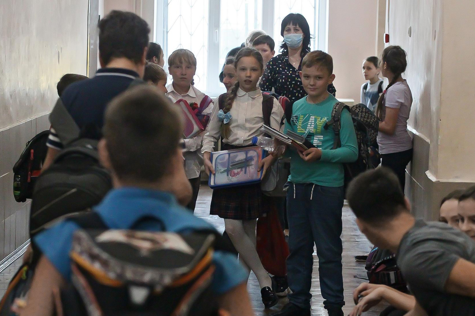 «Дорогая школа, я по тебе не скучаю!» С какими проблемами сталкиваются ученики российских школ и как пытаются их решить