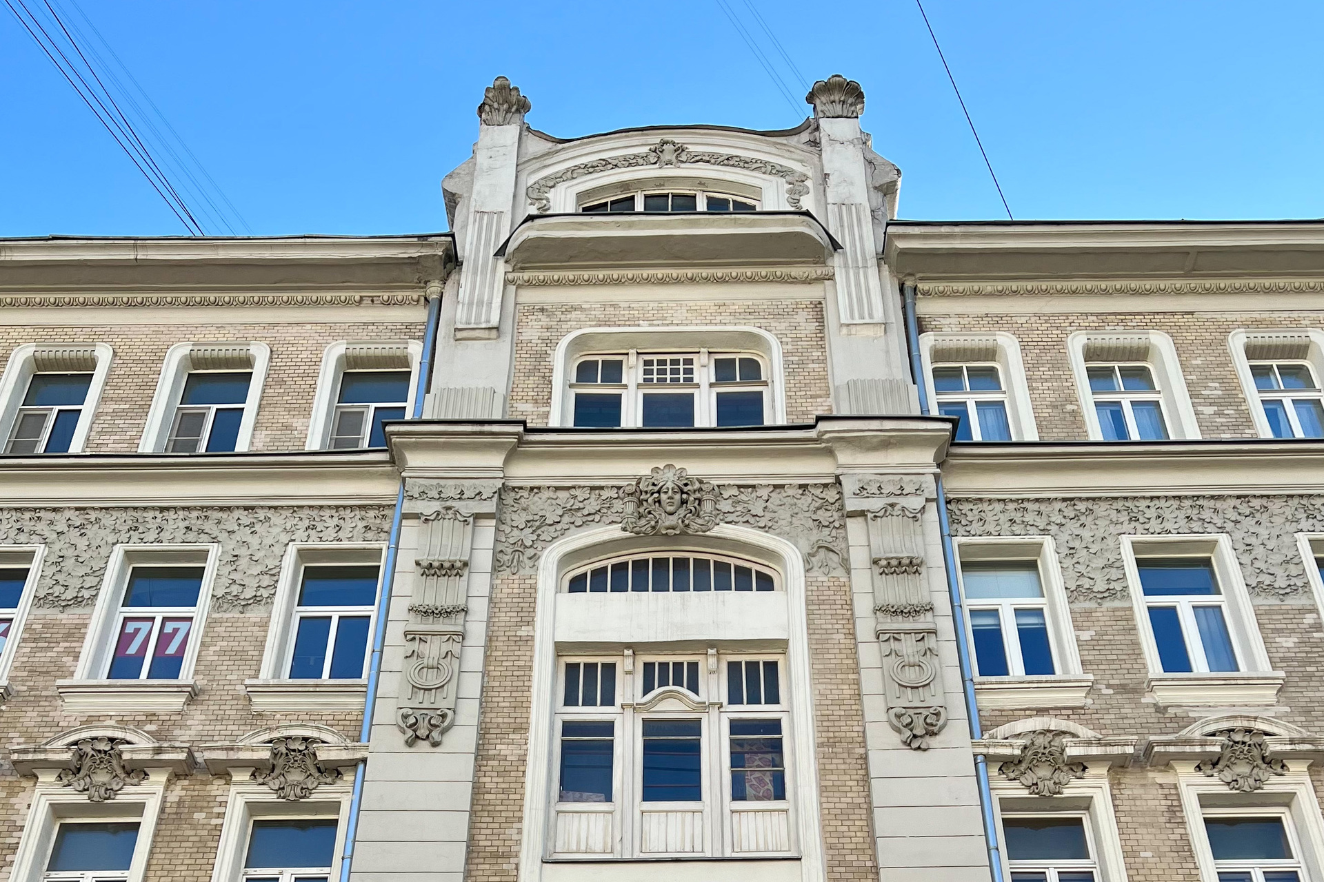Москвичи обнаружили питерскую атмосферу в столичном доходном доме