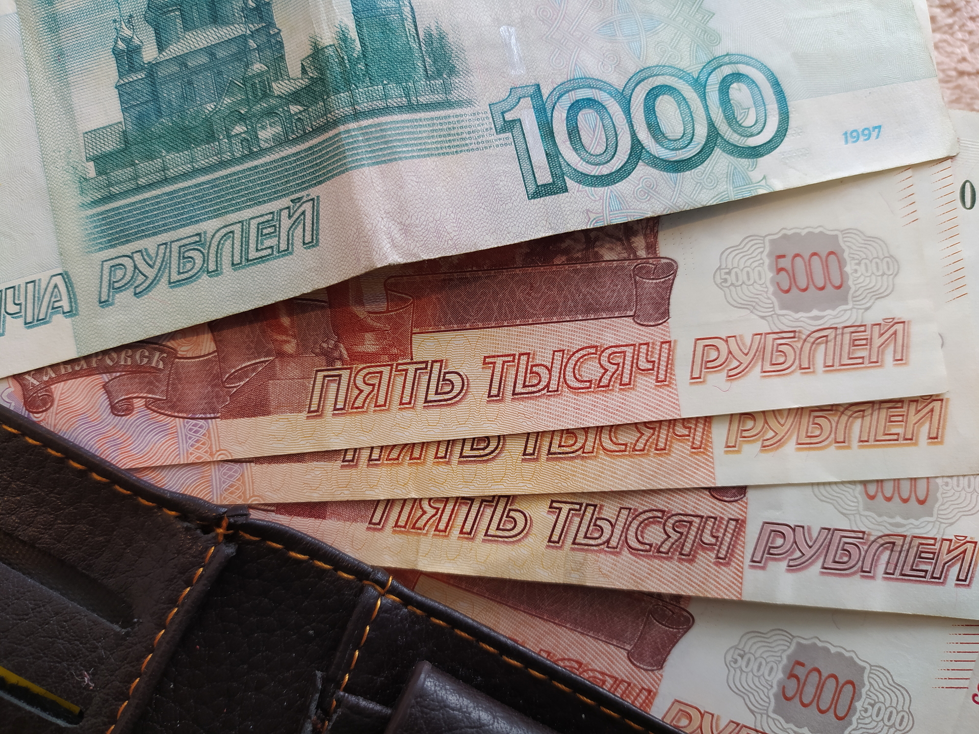 Собянин повысил москвичам минимальную зарплату