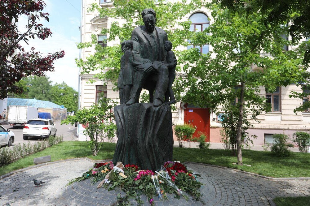 В Москве установили памятник знаменитому детскому писателю