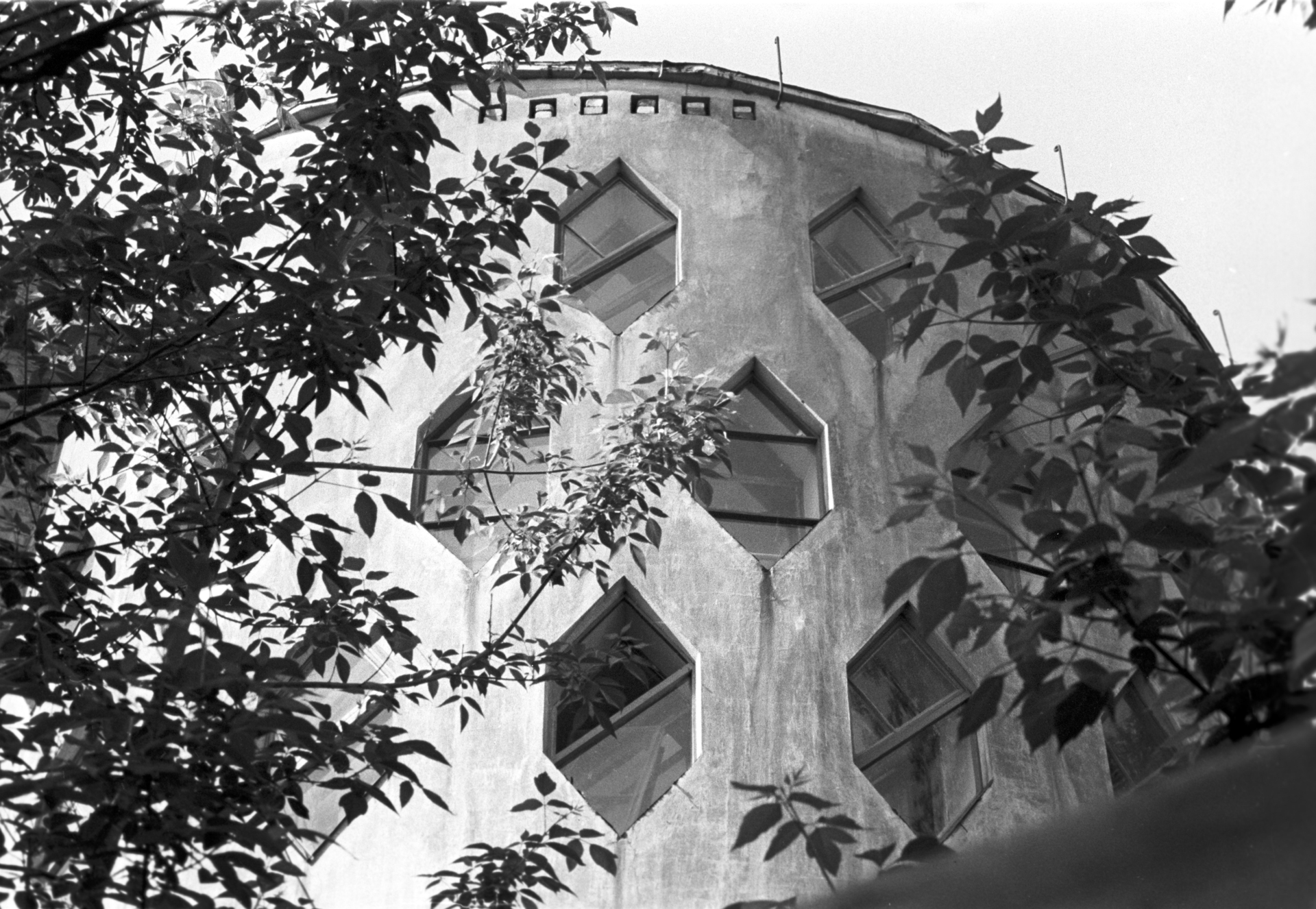 Дом-мастерская архитектора Константина Степановича Мельникова в Кривоарбатском переулке, 1971 год