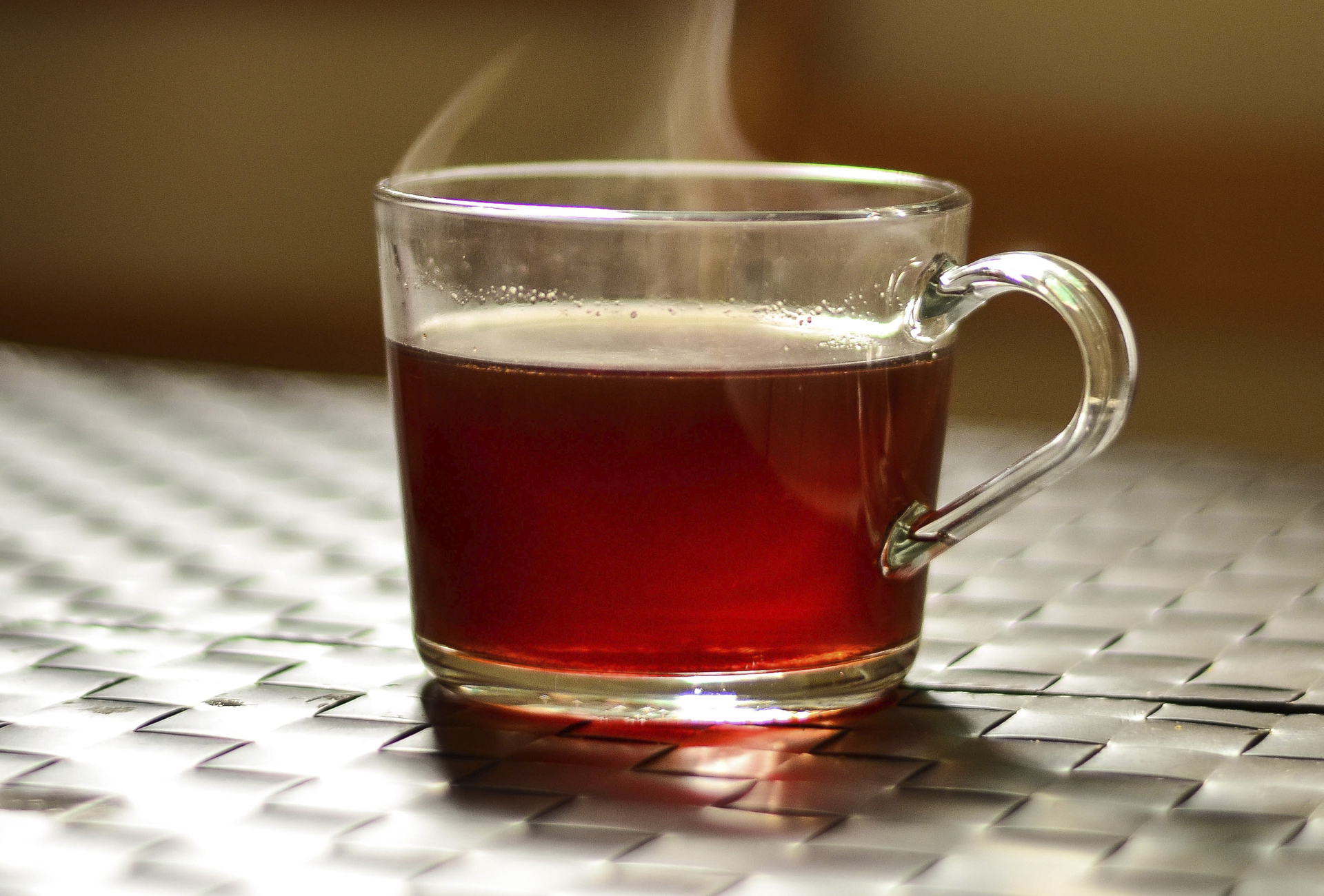 Диетолог назвала опасные последствия употребления крепкого чая в жару