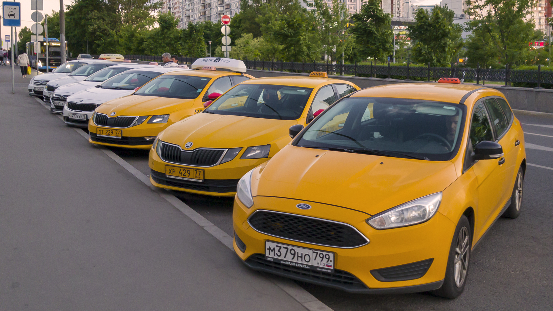 В машинах московских таксистов установили «тревожные кнопки»