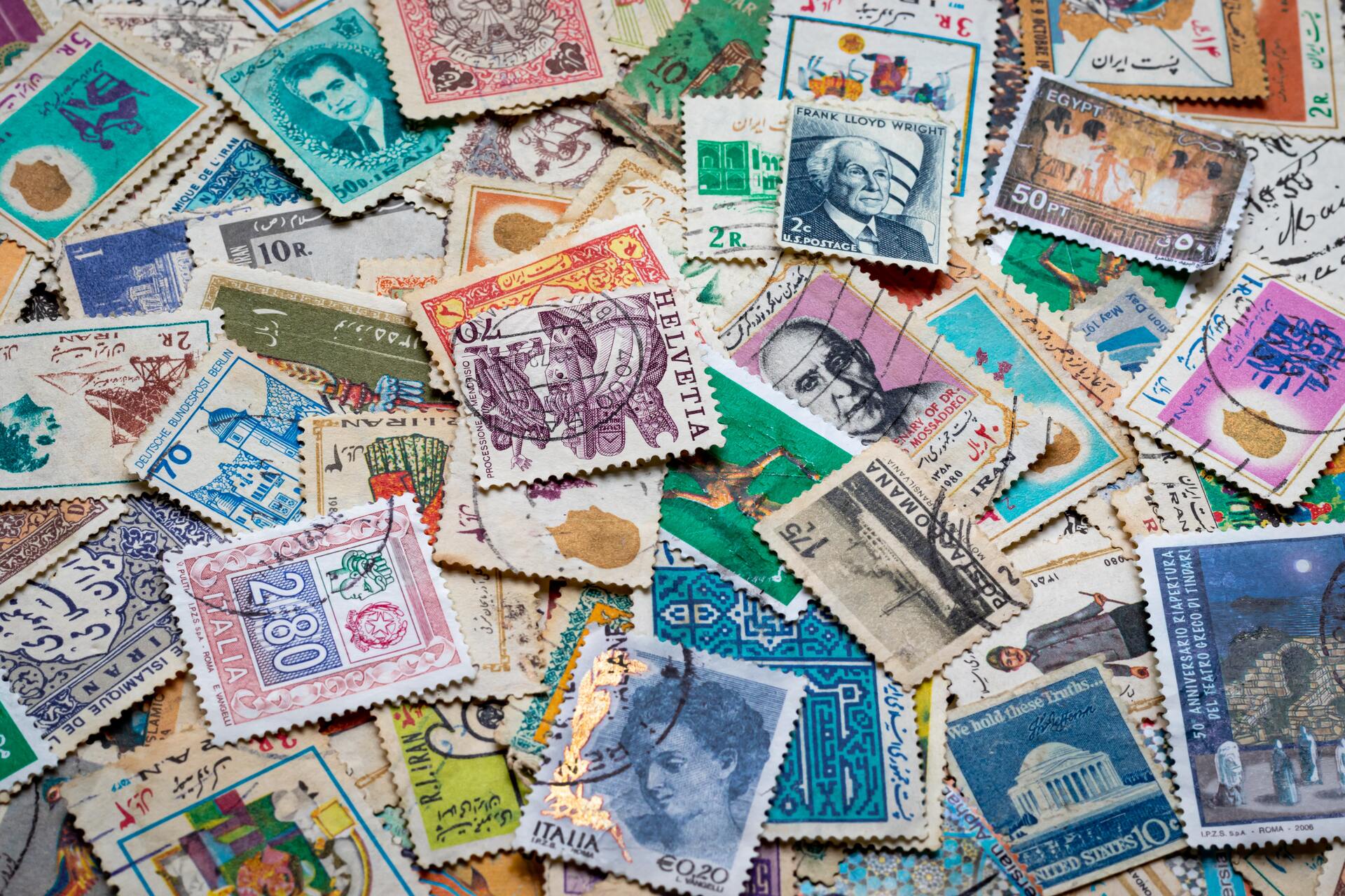 В сети поспорили из-за любви к коллекционированию марок