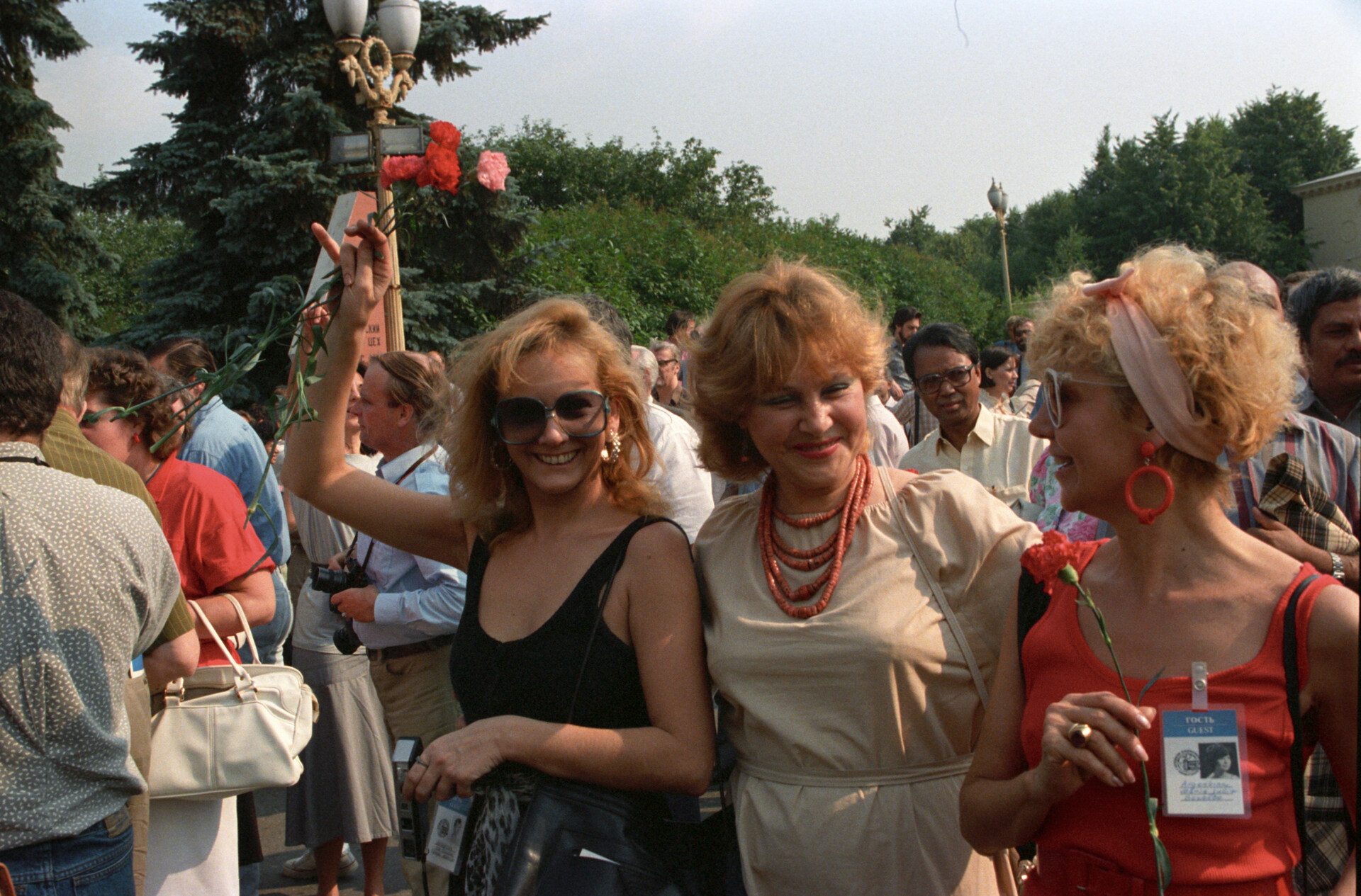 Советская актриса Татьяна Конюхова (в центре) и аргентинские актрисы Соледад Сильвейра (слева) и Мария Хулио Бертотто (справа)