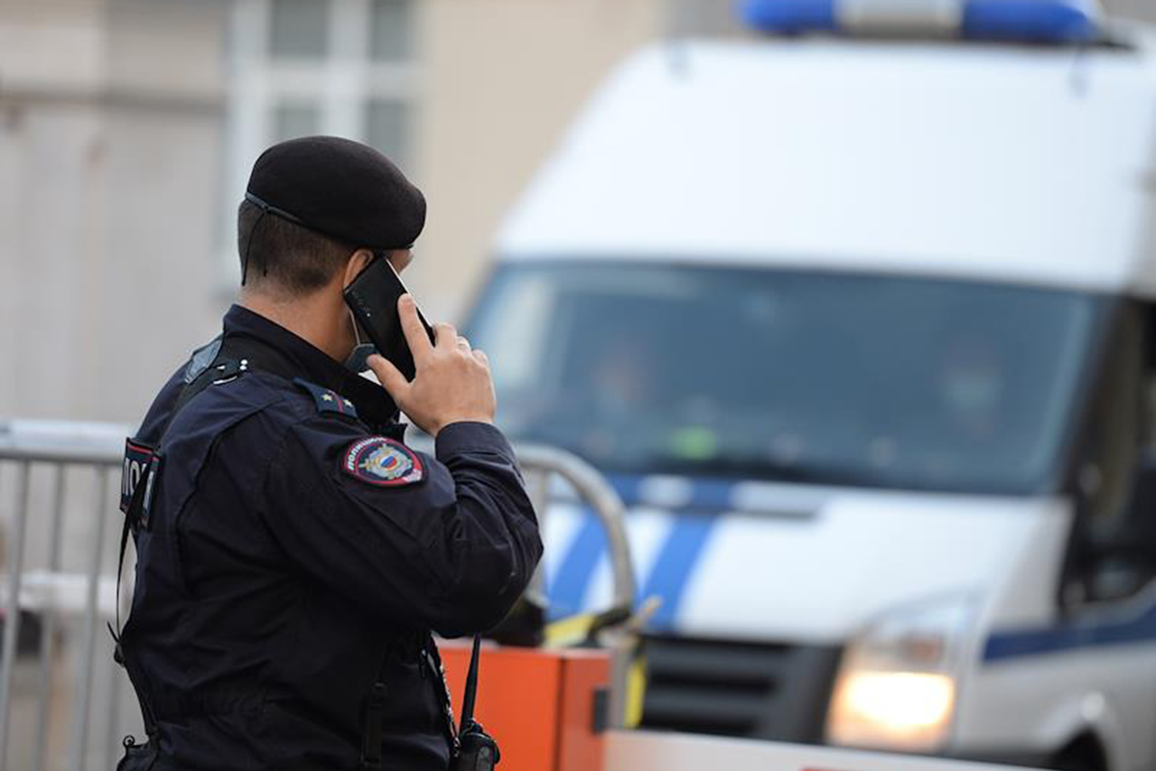 Охранник выстрелил в женщину из пистолета в Москве