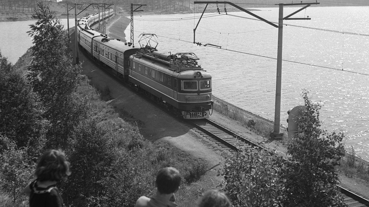 Фото советского поезда навеяло на россиян воспоминания о путешествиях ...