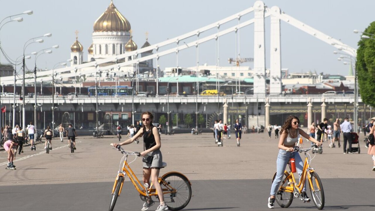 Москвичам спрогнозировали жаркую сухую неделю