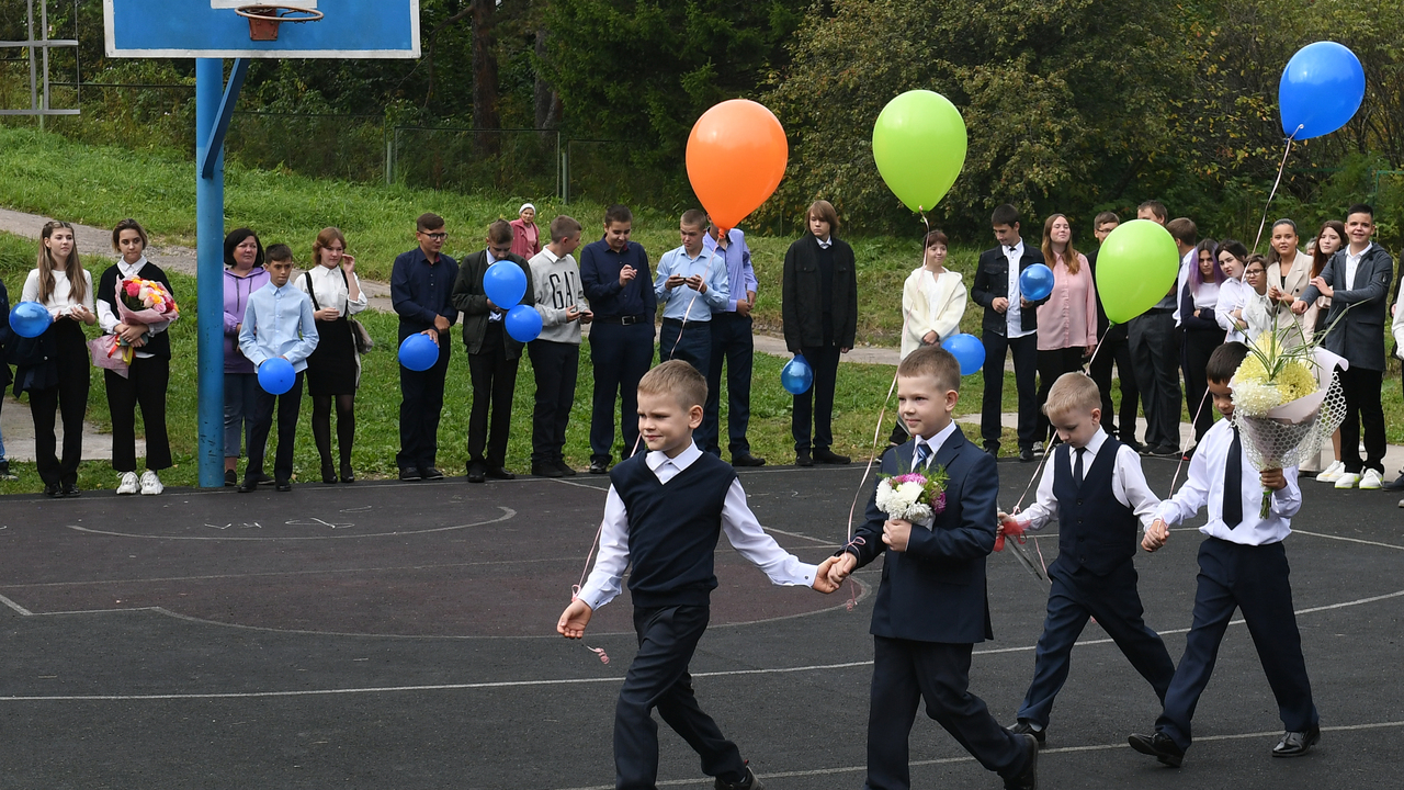 Психолог дал советы родителям по общению с детьми перед началом ...