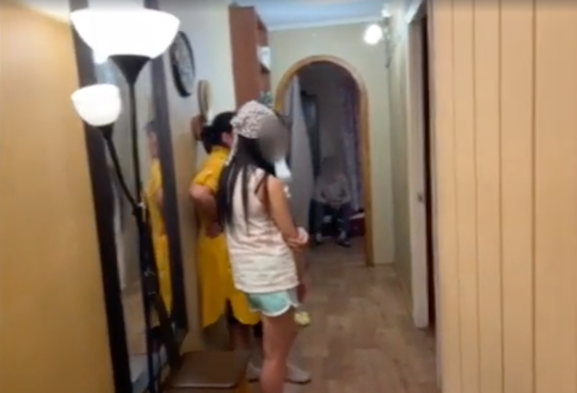 Полицейские накрыли бордель в квартире жилого дома в Москве