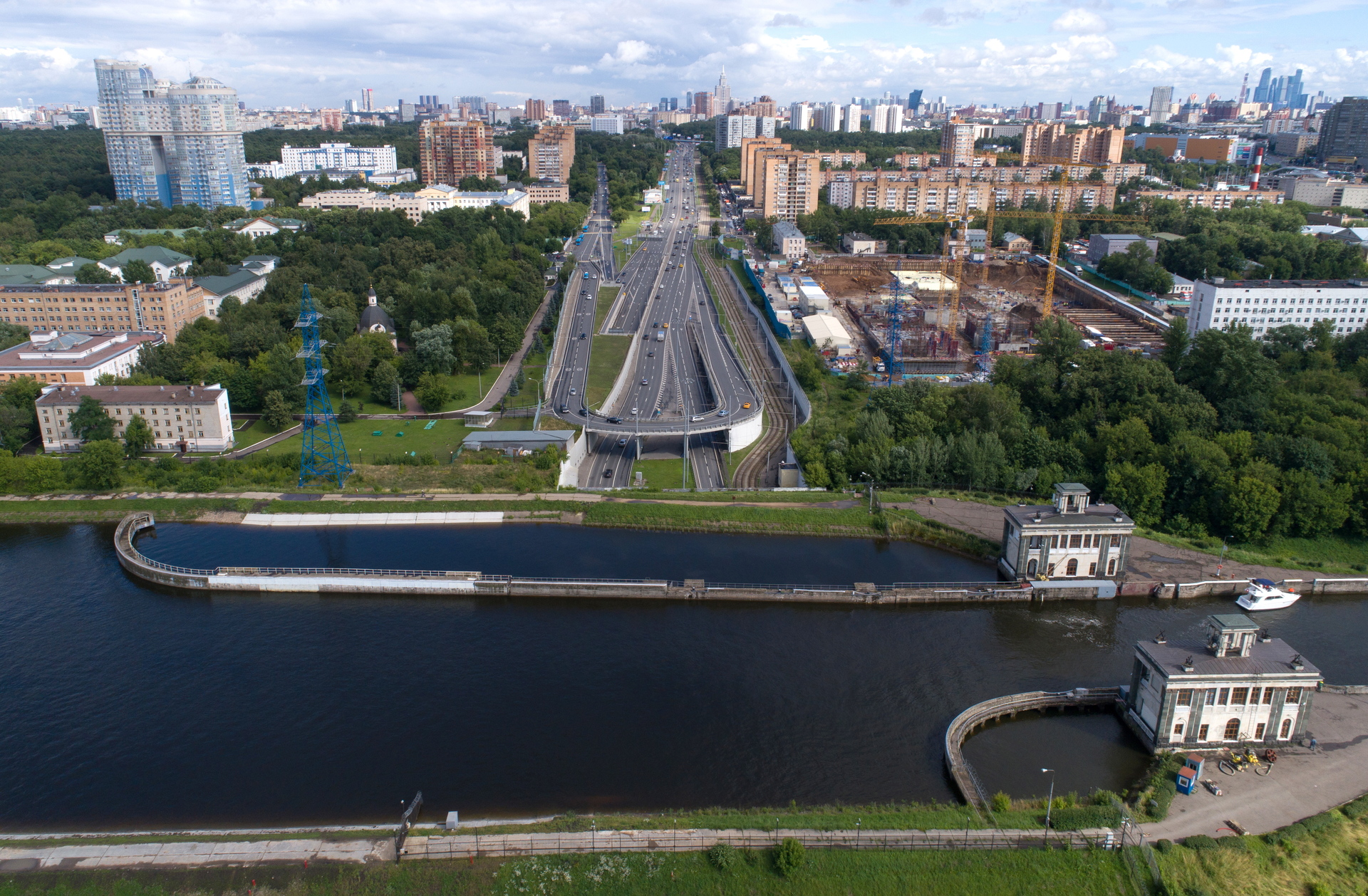 Перечислены районы Москвы с долго продающимися квартирами
