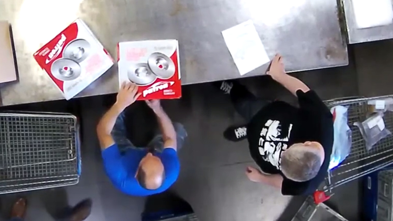 Работник магазина подменил автодиски и обогатился на миллионы рублей ...