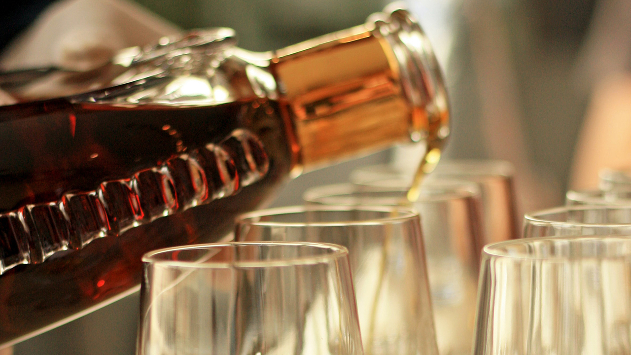 Назван процент подорожания алкоголя к Новому году - Мослента