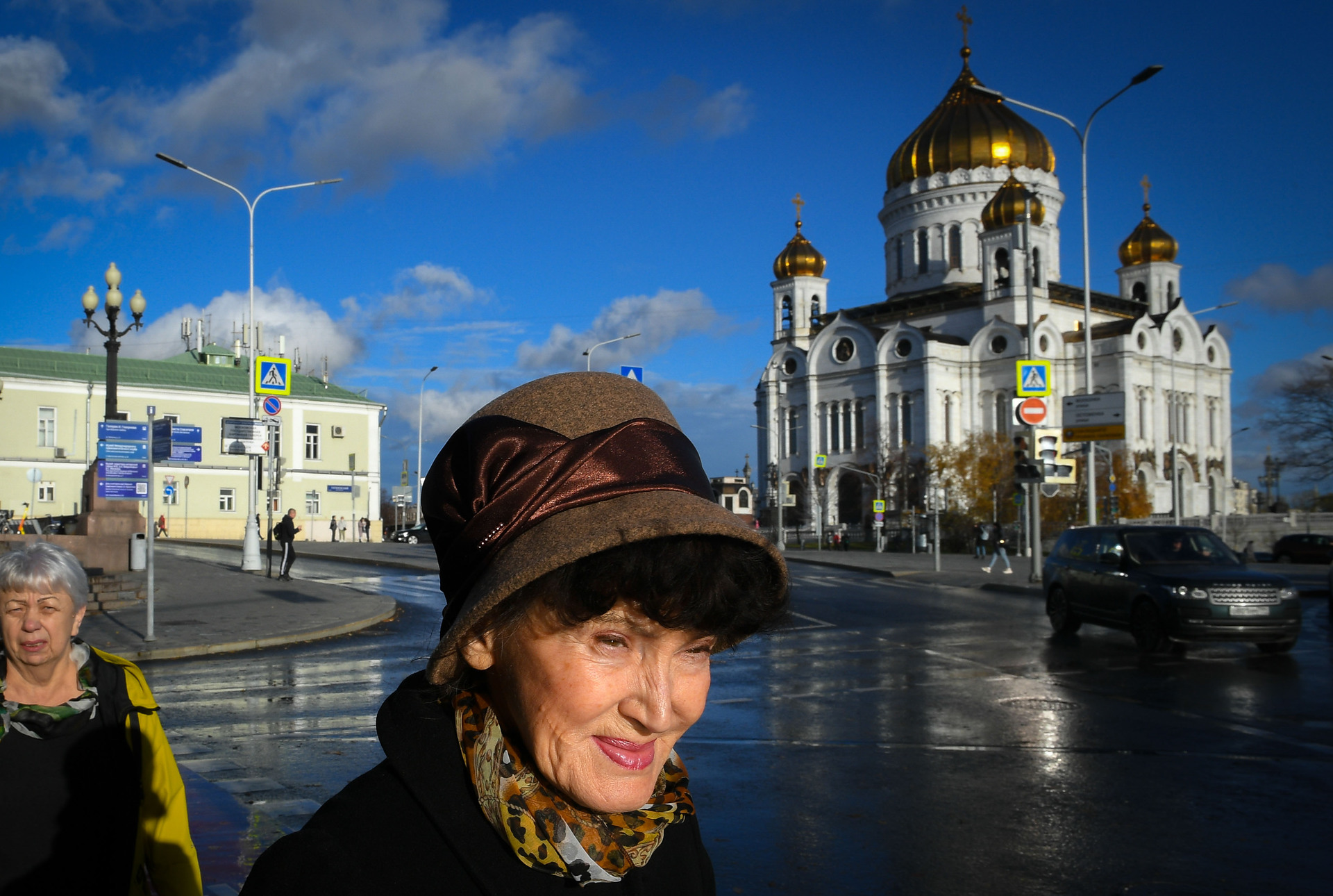 «Москва — не пацанский город». Где гуляют, что говорят и как видят столицу  москвичи и мигранты? - Мослента