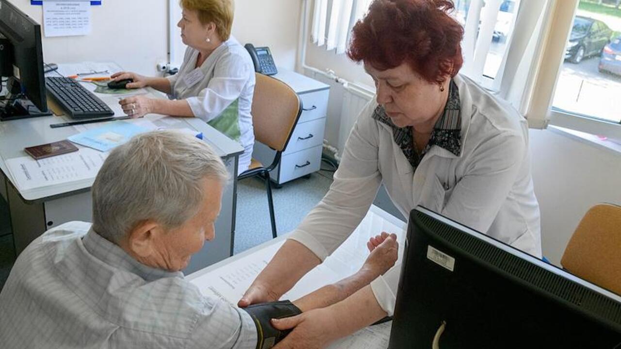 Невролог назвал неочевидные симптомы инсульта - Мослента