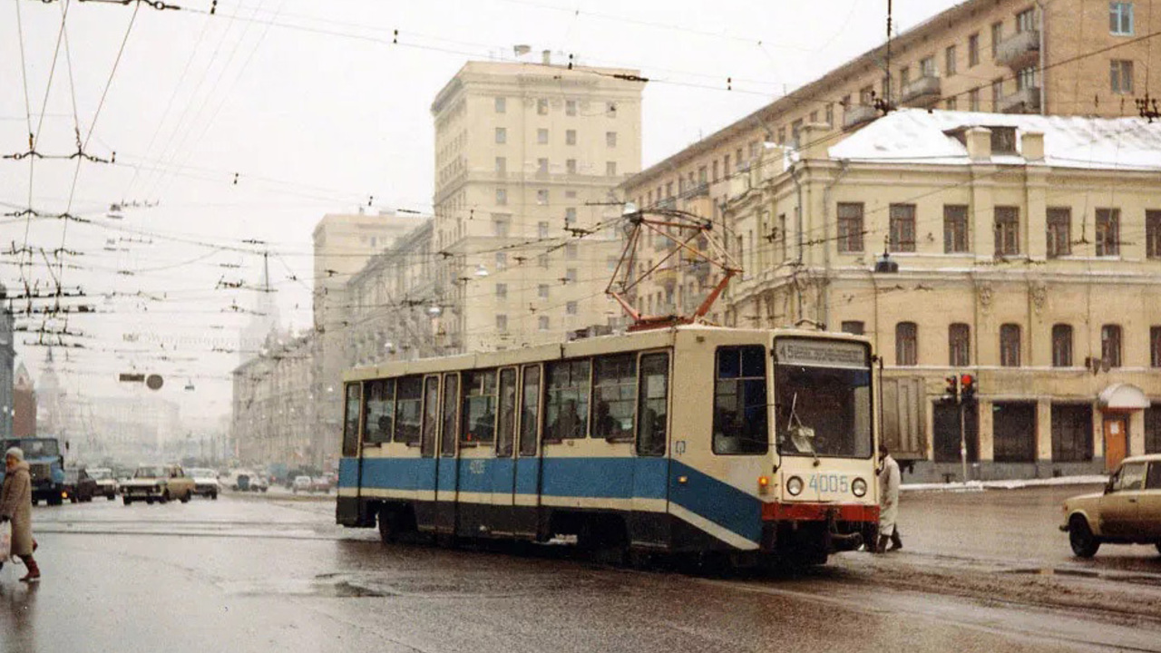трамвай в москве ааре оландер. трамвайный парк апакова. трамвай старый москва бауманка. старые трамваи в москве. старые трамваи в москве.