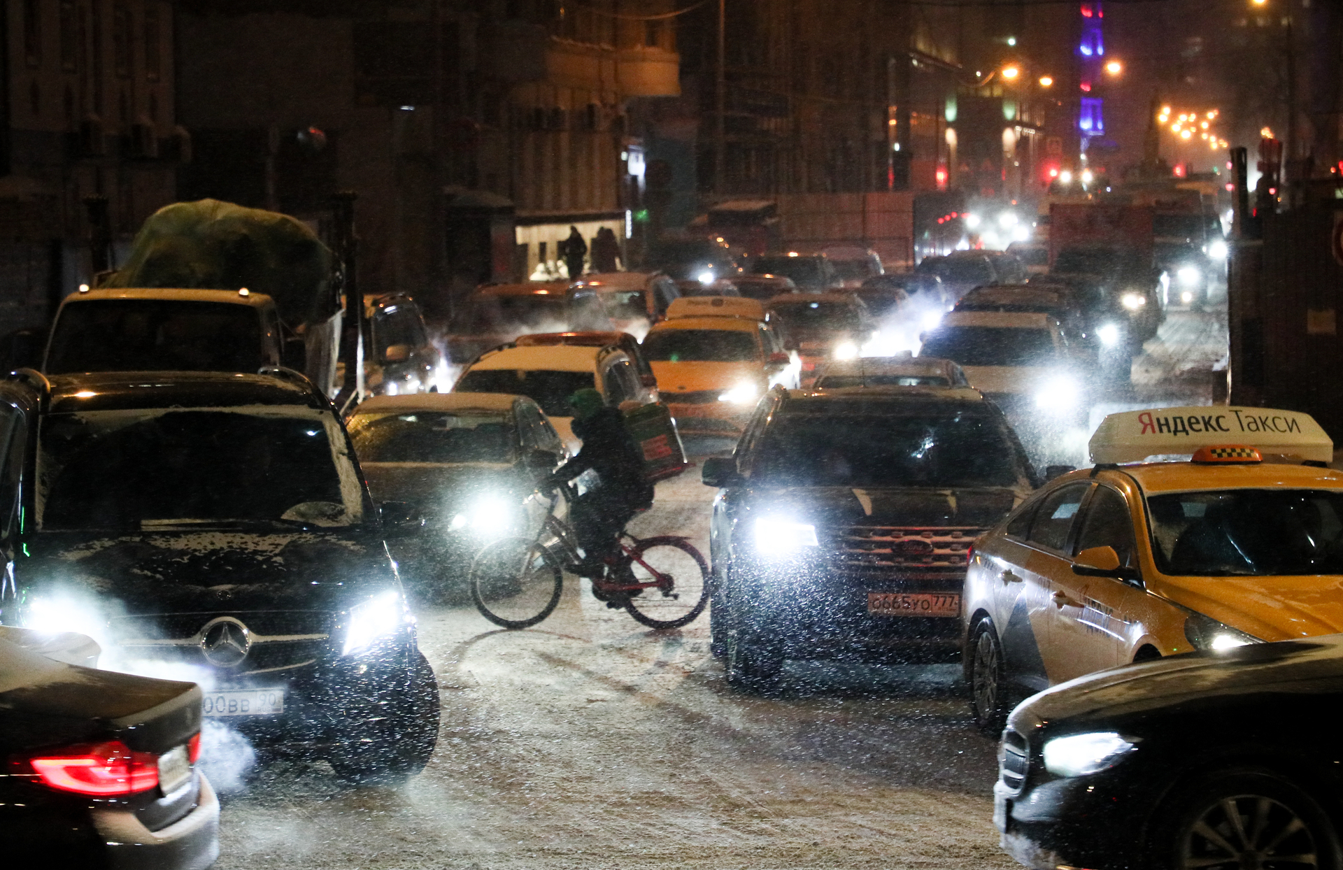Жителям Москвы спрогнозировали рекордные пробки