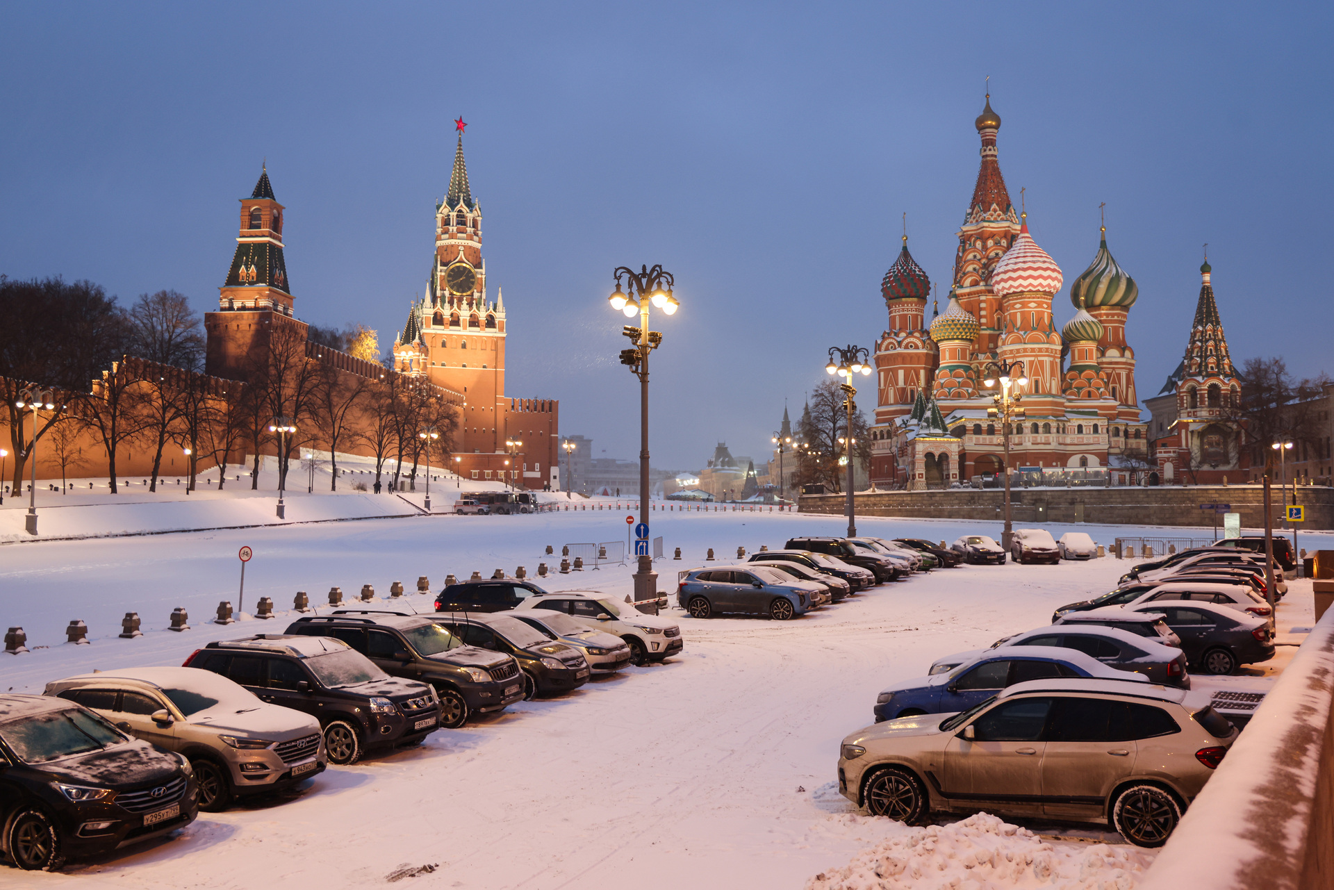 Определены даты бесплатной парковки на новогодние праздники в Москве -  Мослента